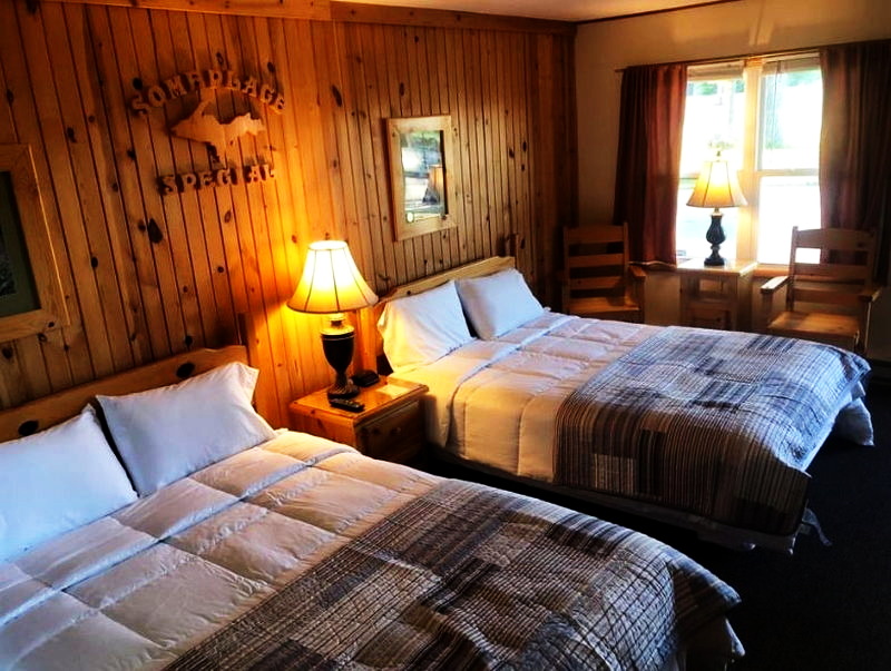 Holiday Motel - Web Listing (newer photo)